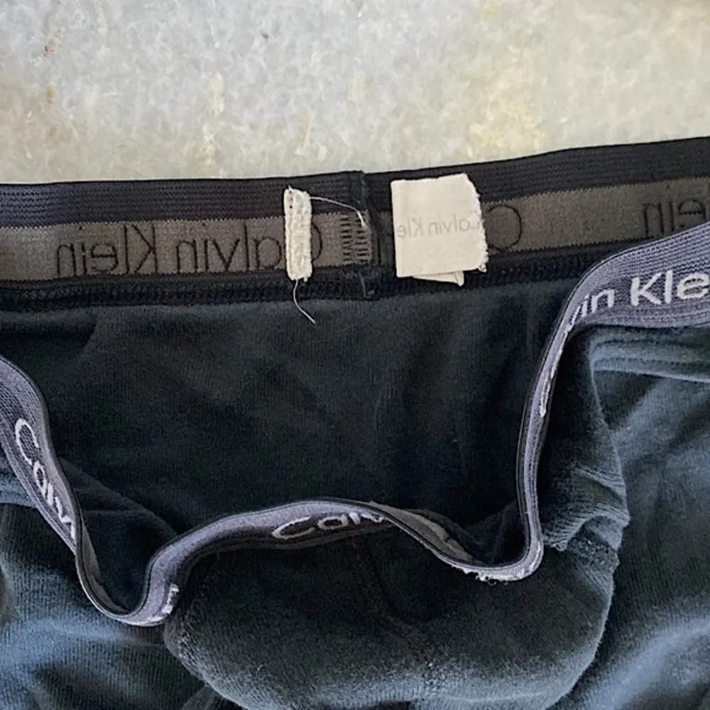Calvin Klein - Picture 4 of 6